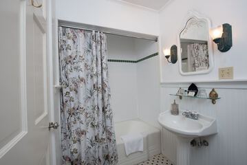 Bathroom sink