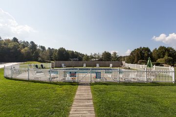 Indoor/outdoor pool