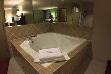 Jetted tub