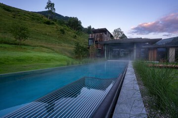 Infinity pool