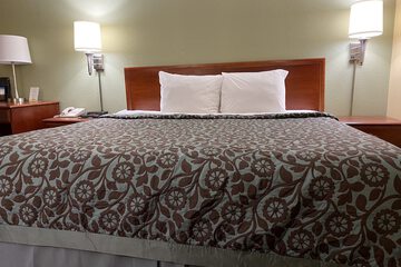 Room 17 of 37