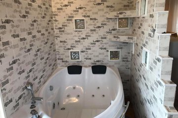Private spa tub