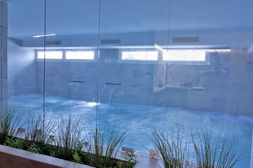 Indoor spa tub