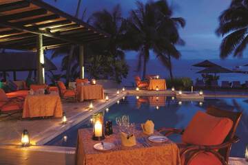 Poolside bar