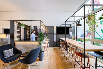 Lobby lounge