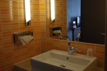 Bathroom sink