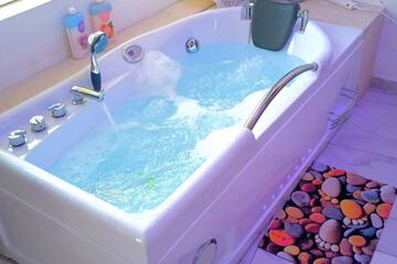Jetted tub