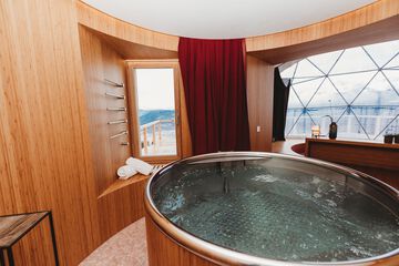 Private spa tub