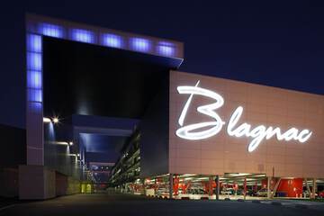 Shopping mall