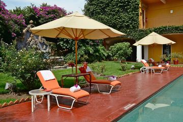 Exercise/lap pool