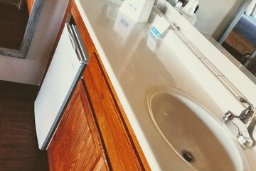Bathroom sink