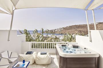 Private spa tub