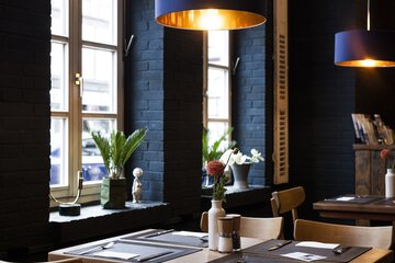 Lobby lounge