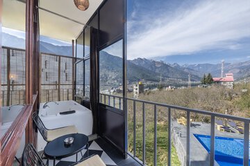 Deep soaking bathtub