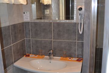 Bathroom sink