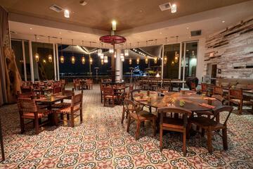 Dining 52 of 77