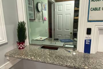 Check-in/check-out kiosk