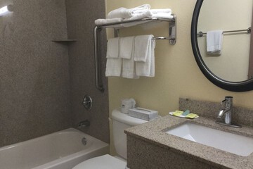 Room 10 of 32