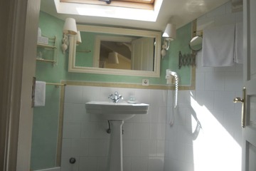 Bathroom sink