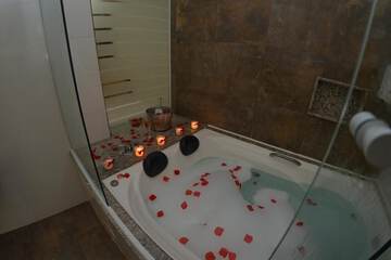 Private spa tub