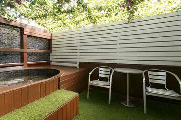 Private spa tub