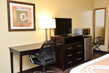 Room 33 of 69