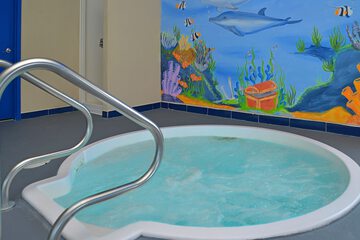 Indoor spa tub