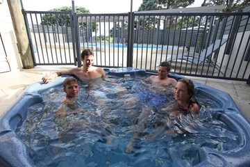 Outdoor spa tub