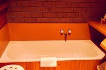 Deep Soaking Bathtub