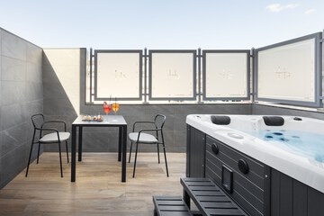 Private spa tub