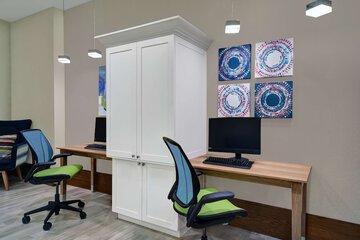 Business Center 76 of 77