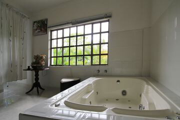 Jetted tub