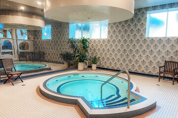 Indoor spa tub