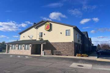 Super 8 by Wyndham Imlay City