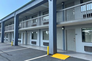Days Inn by Wyndham Byron