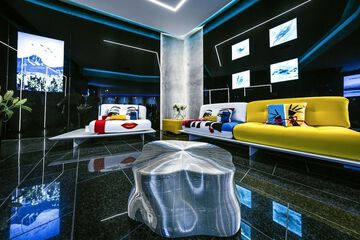 Lobby lounge