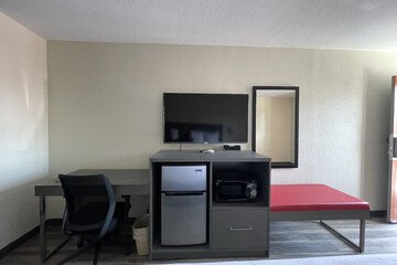 Room 9 of 16
