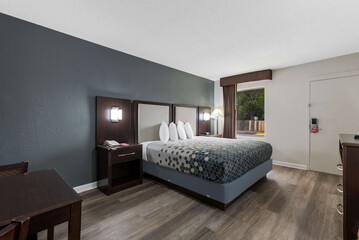 Room 25 of 42