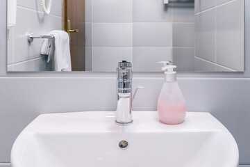Bathroom sink