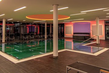 Exercise/lap pool