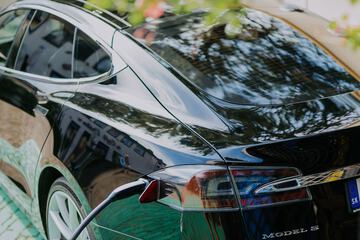 Electric vehicle charging station