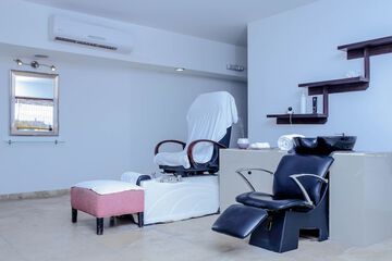 Nail salon
