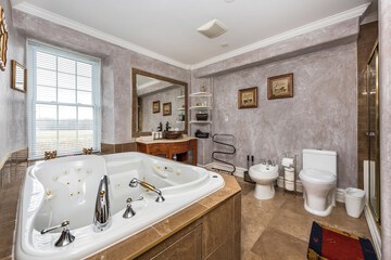Jetted tub