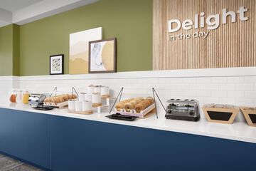 Breakfast/Coffee Service 25 of 25