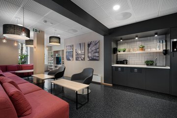 Lobby lounge