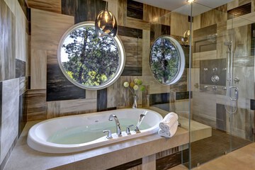 Deep soaking bathtub