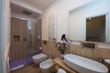Bathroom shower