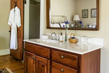 Bathroom sink