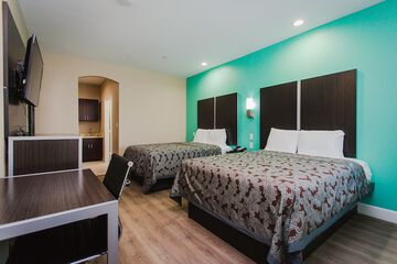 Palace Inn & Suites Willowbrook Mall