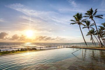 Infinity pool